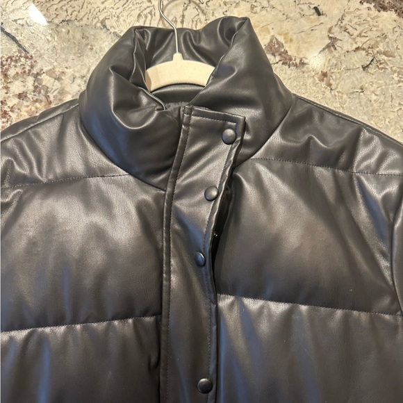 ASOS faux leather cropped puffer jacket women’s small like new - Picture 9 of 9